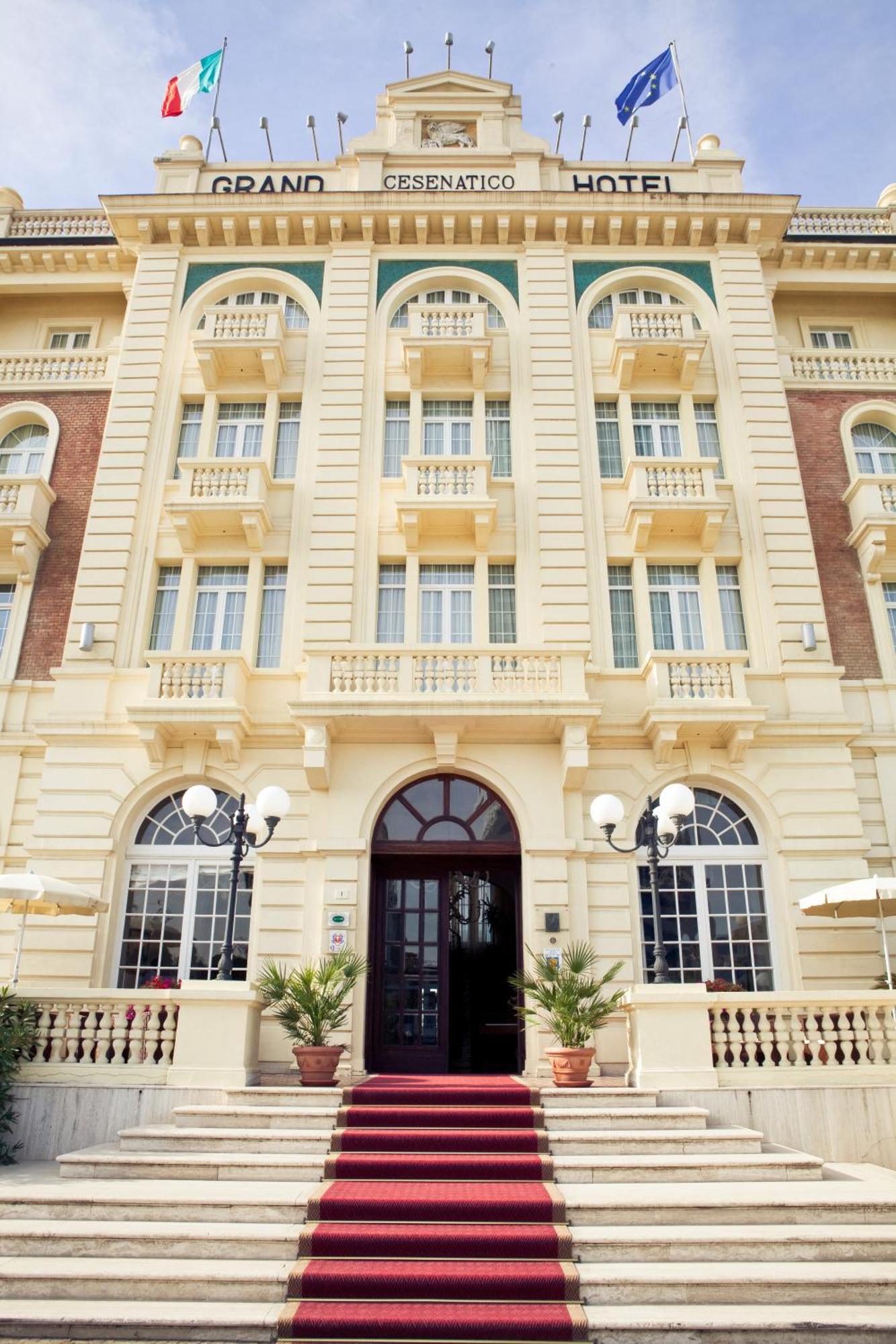 Grand Hotel تْشيزيناتيكو المظهر الخارجي الصورة
